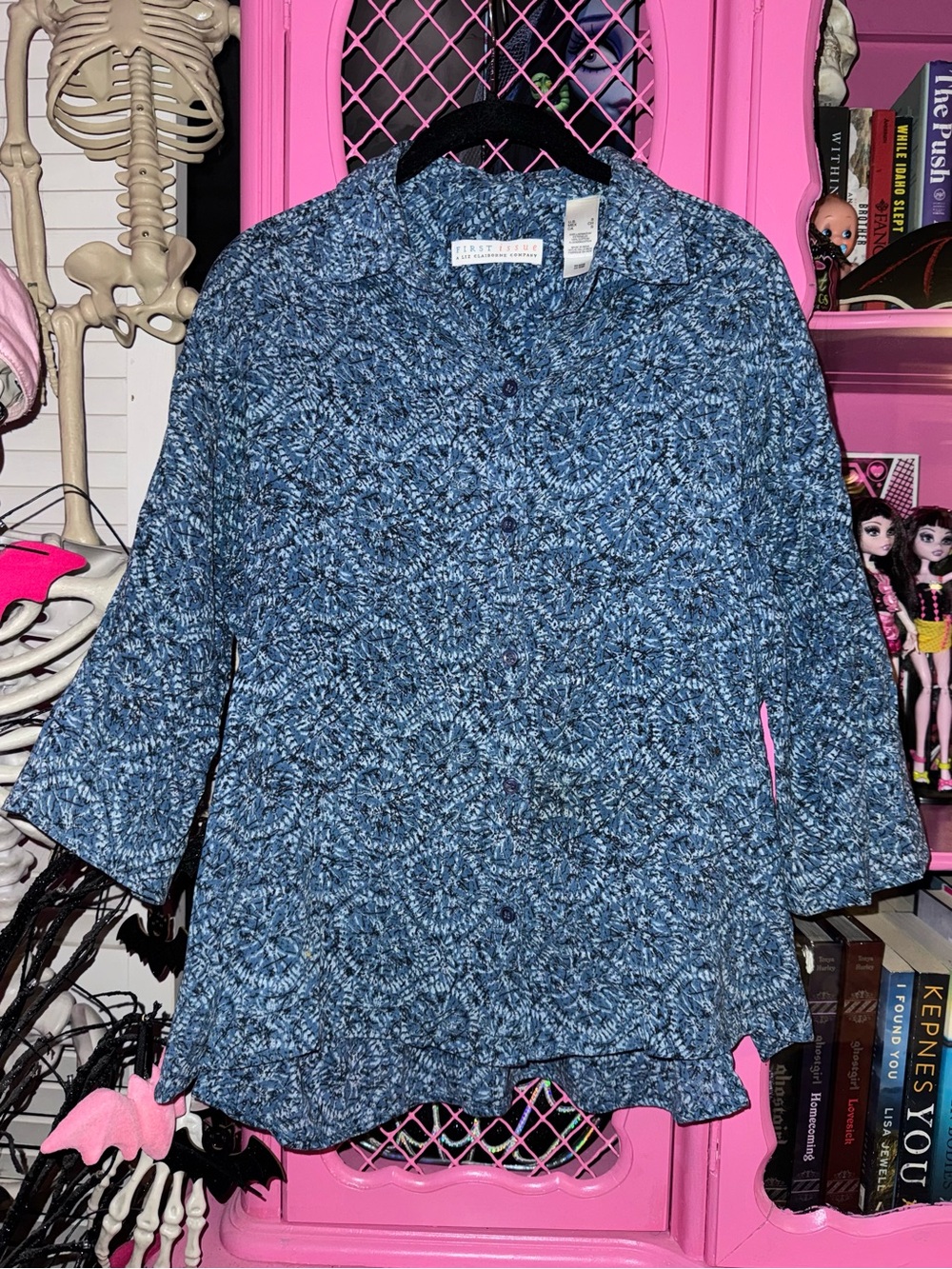 VTG First Issue by Liz Claiborne button up size small